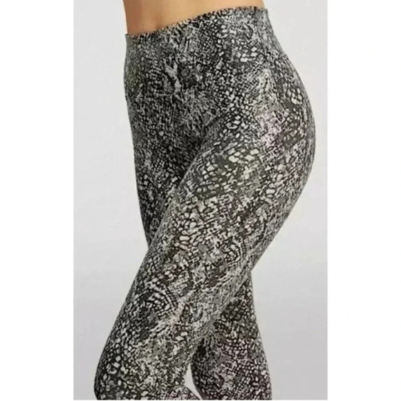 SPANX Women Grey Snake Faux Leather Snakeskin Leggings Size L NWT - Picture 7 of 8